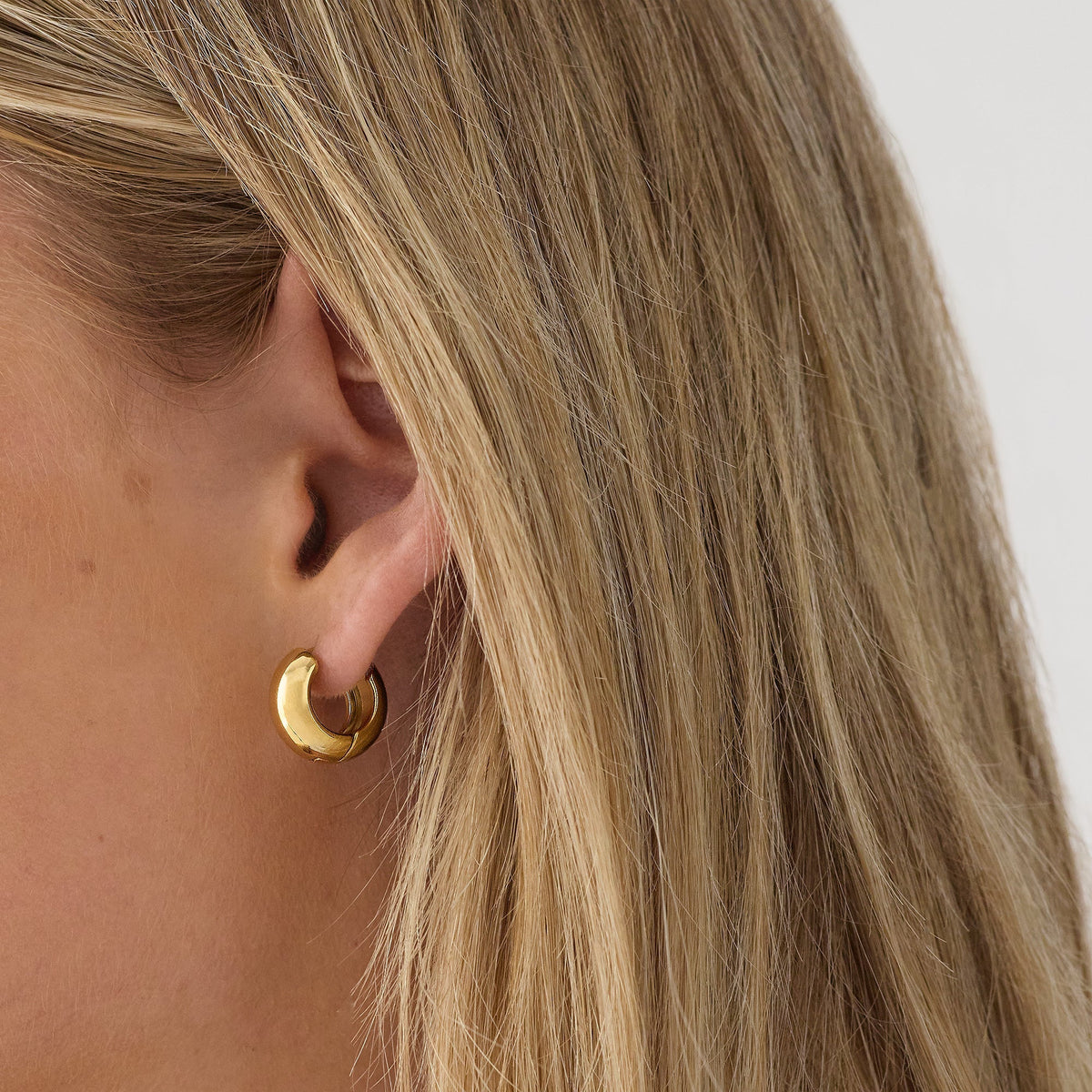 How to Choose Huggie Earrings That Feel Right